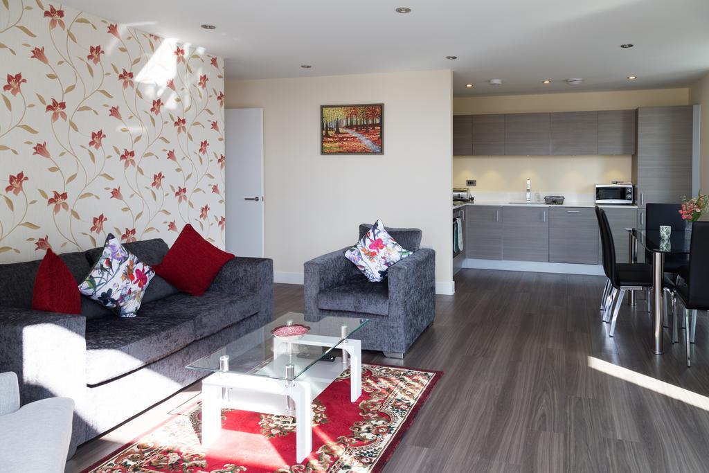 Contemporary & Homely Penthouse, 2 Mins Walk From Cambridge Station, Lift Access, Secured Gated On-Site Parking, Self Check-In, Super Fast Wifi, Terrace & Sleeps 6 Exterior foto
