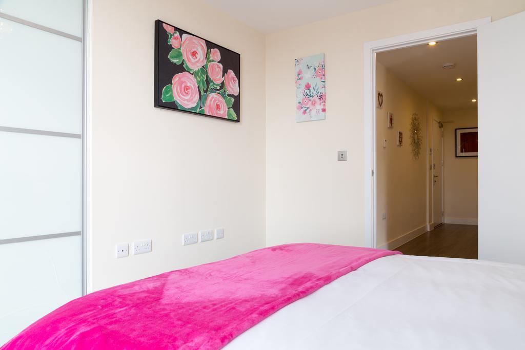 Contemporary & Homely Penthouse, 2 Mins Walk From Cambridge Station, Lift Access, Secured Gated On-Site Parking, Self Check-In, Super Fast Wifi, Terrace & Sleeps 6 Exterior foto