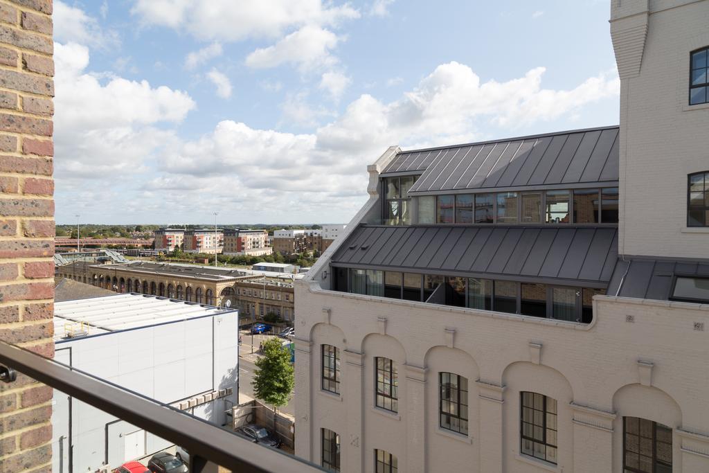 Contemporary & Homely Penthouse, 2 Mins Walk From Cambridge Station, Lift Access, Secured Gated On-Site Parking, Self Check-In, Super Fast Wifi, Terrace & Sleeps 6 Exterior foto
