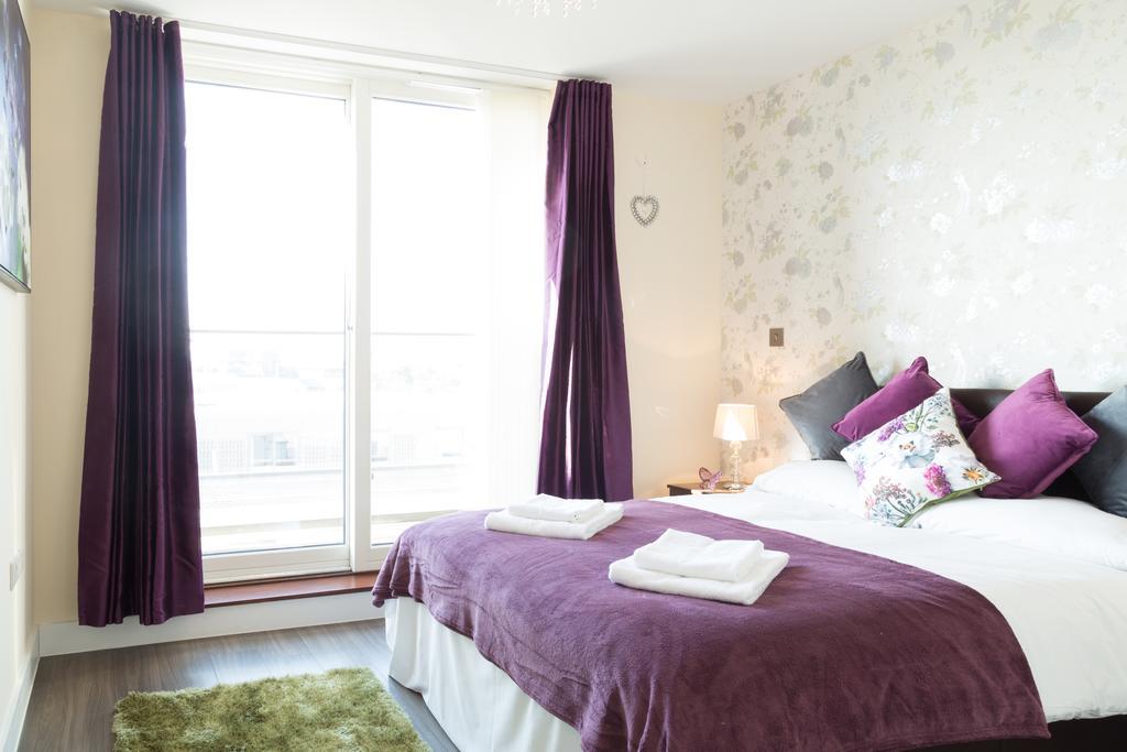 Contemporary & Homely Penthouse, 2 Mins Walk From Cambridge Station, Lift Access, Secured Gated On-Site Parking, Self Check-In, Super Fast Wifi, Terrace & Sleeps 6 Exterior foto
