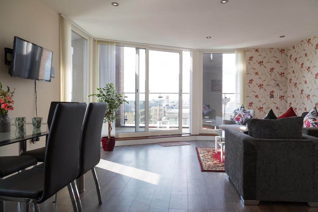 Contemporary & Homely Penthouse, 2 Mins Walk From Cambridge Station, Lift Access, Secured Gated On-Site Parking, Self Check-In, Super Fast Wifi, Terrace & Sleeps 6 Exterior foto