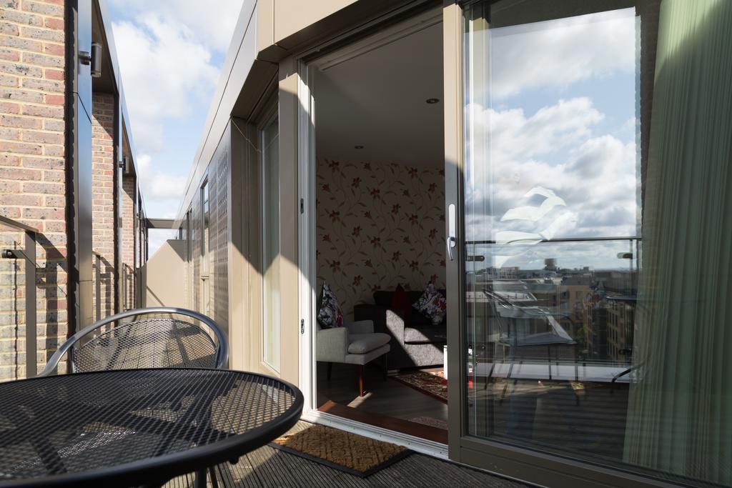 Contemporary & Homely Penthouse, 2 Mins Walk From Cambridge Station, Lift Access, Secured Gated On-Site Parking, Self Check-In, Super Fast Wifi, Terrace & Sleeps 6 Exterior foto