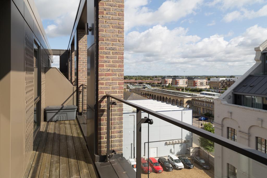 Contemporary & Homely Penthouse, 2 Mins Walk From Cambridge Station, Lift Access, Secured Gated On-Site Parking, Self Check-In, Super Fast Wifi, Terrace & Sleeps 6 Exterior foto