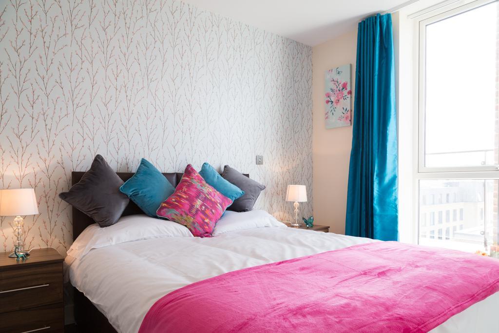 Contemporary & Homely Penthouse, 2 Mins Walk From Cambridge Station, Lift Access, Secured Gated On-Site Parking, Self Check-In, Super Fast Wifi, Terrace & Sleeps 6 Exterior foto