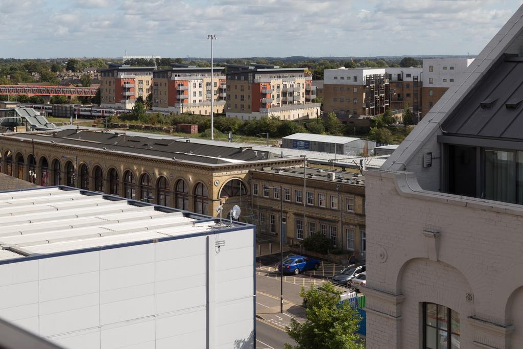 Contemporary & Homely Penthouse, 2 Mins Walk From Cambridge Station, Lift Access, Secured Gated On-Site Parking, Self Check-In, Super Fast Wifi, Terrace & Sleeps 6 Exterior foto